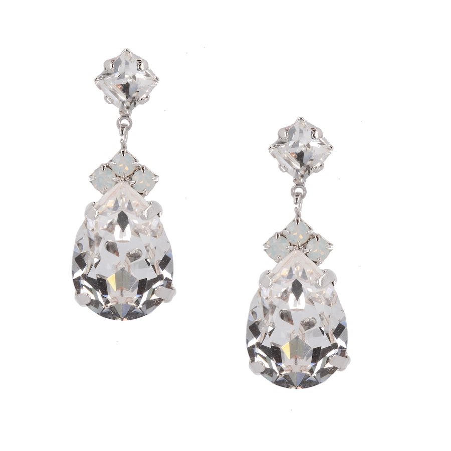 Otazu Ahtziry – Elegante Swarovski Opal Oorstekers